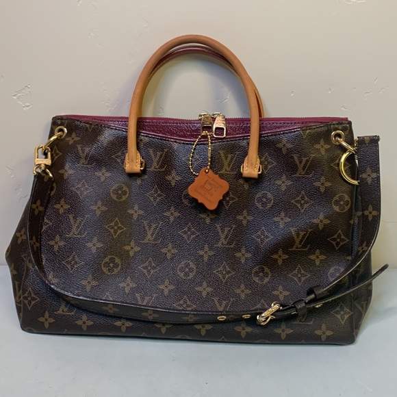LOUIS VUITTON Pallas Monogram Bag - Picture 4 of 16